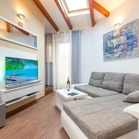 Cosy Lea Ragusa